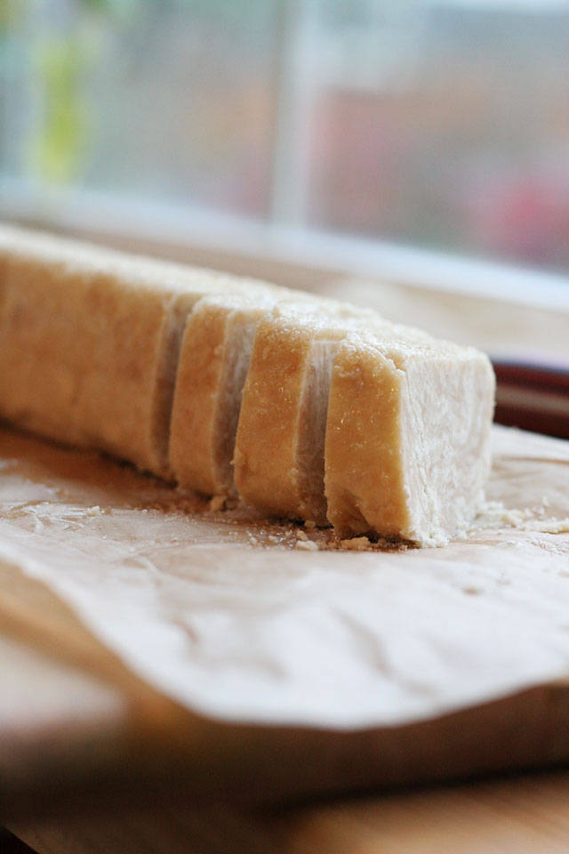 Cutting-Vanilla-Shortbread